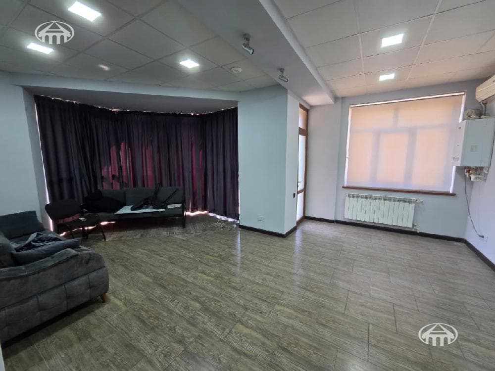 Գրասենյակ · 102 մ² · Կենտրոն