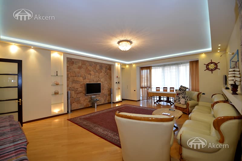 Բնակարան · 3 սեն. · 160 մ² · Կենտրոն