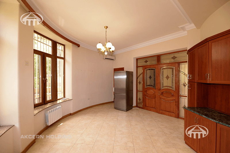 Mansion · 7 rooms · 243 m² · Kentron