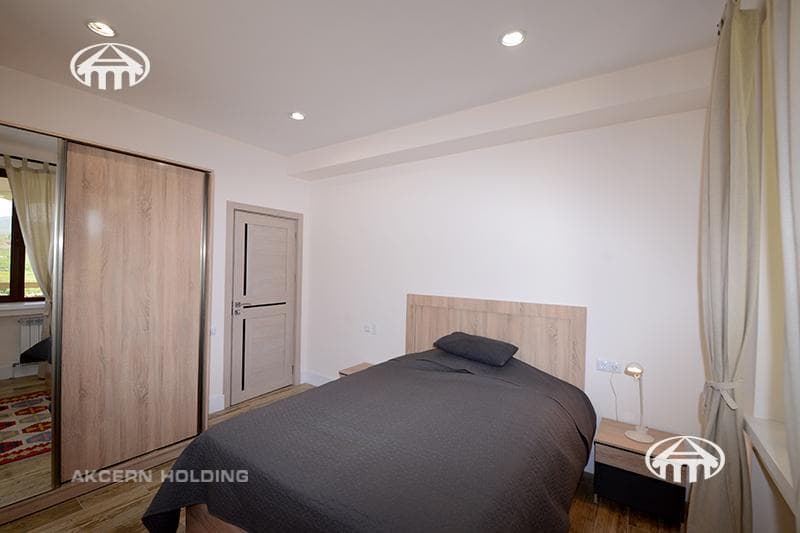 Mansion · 4 rooms · 244 m² · Saghmosavan