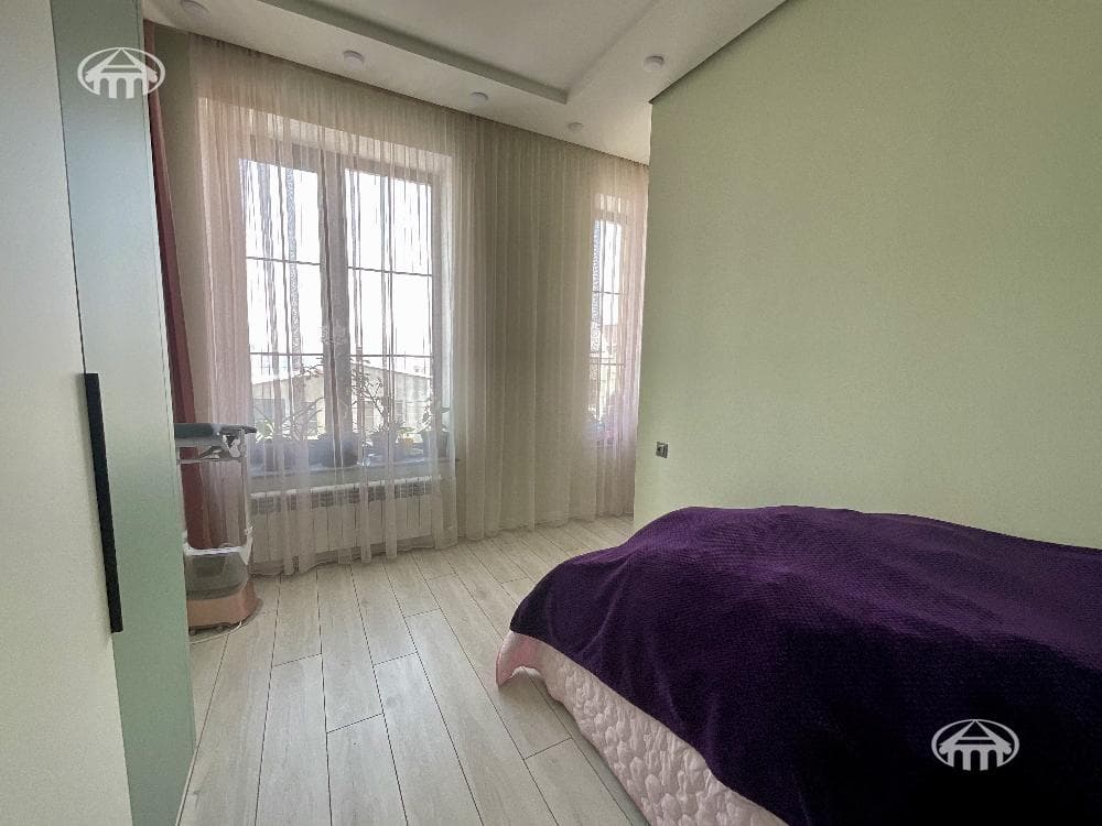 Mansion · 6 rooms · 260 m² · Avan