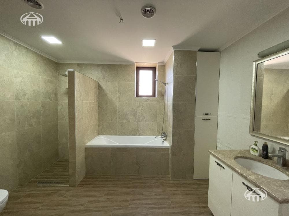 Առանձնատուն · 8 սեն. · 378 մ² · Աջափնյակ