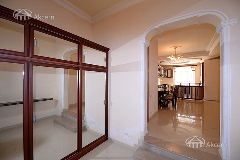 Особняк · 4 комн. · 220 м² · Арабкир