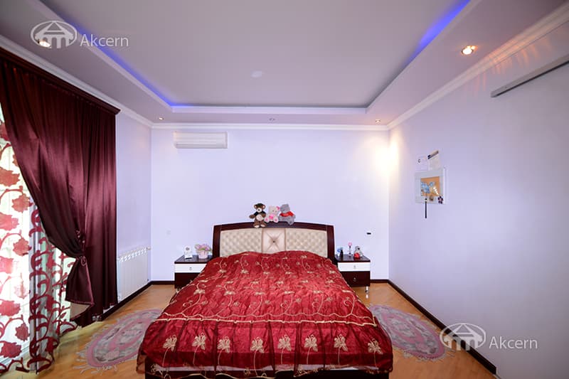 Дом · 5 комн. · 342 м² · Давташен