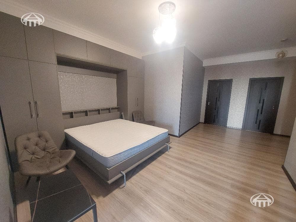 Apartment · 3 rooms · 130 m² · Kentron