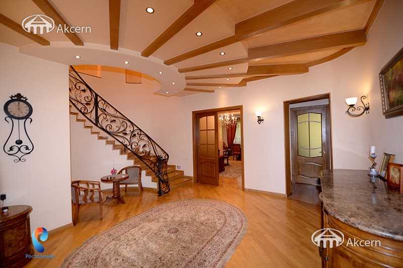 House · 6 rooms · 280 m² · Arabkir