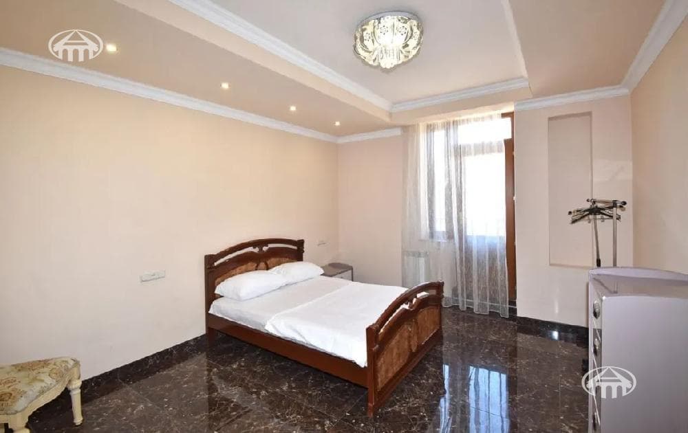 Բնակարան · 5 սեն. · 370 մ² · Կենտրոն — Լուսանկար 20 / 22