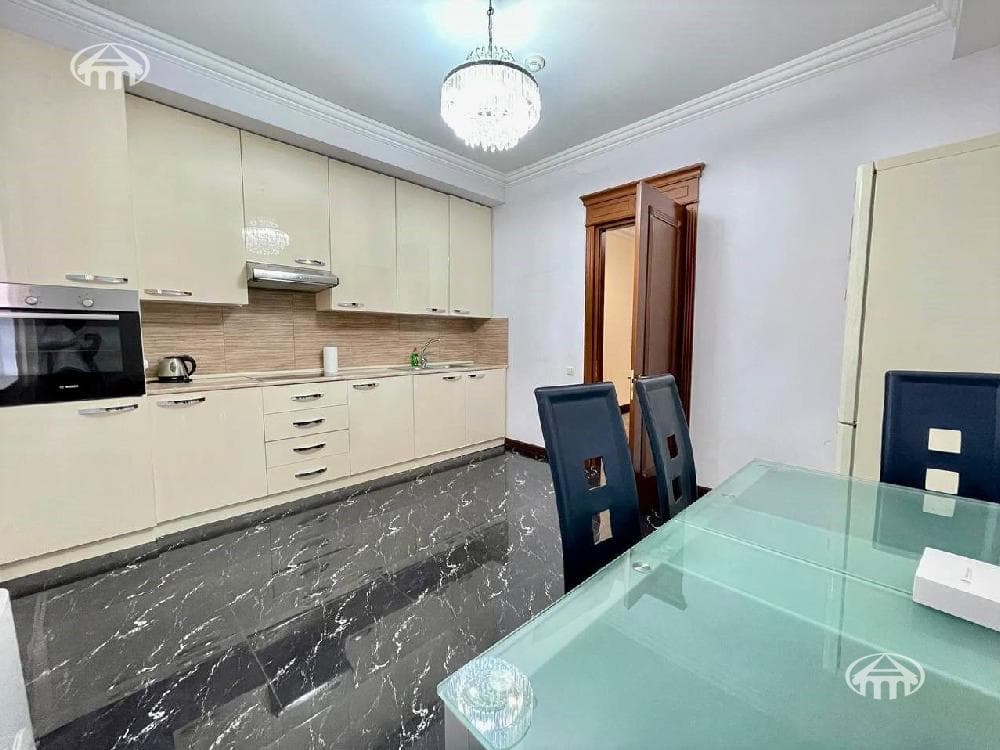 Բնակարան · 3 սեն. · 127 մ² · Կենտրոն