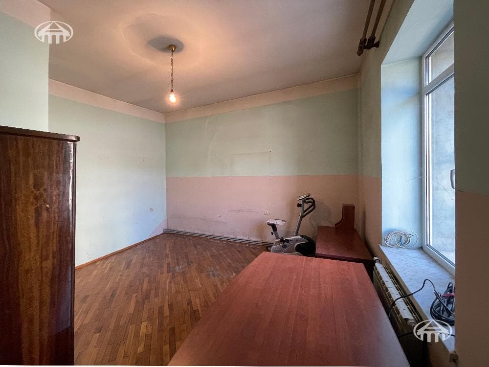 House · 6 rooms · 190 m² · Arabkir