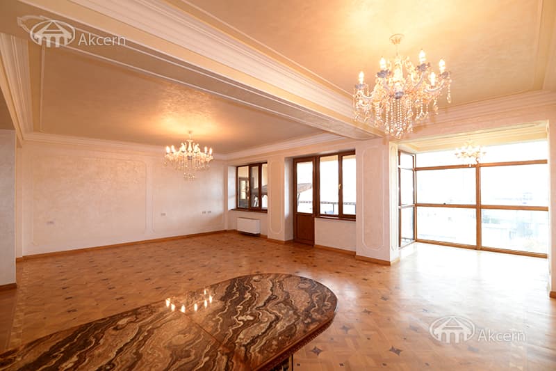 Apartment · 4 rooms · 240 m² · Kentron