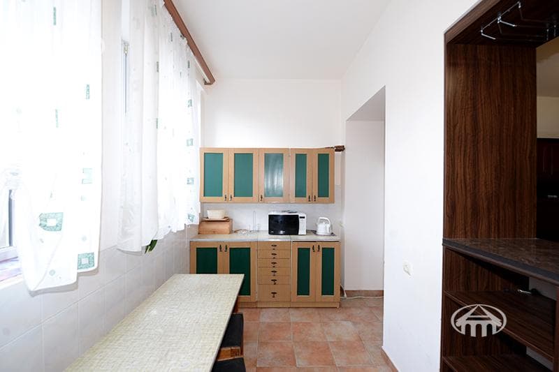 House · 6 rooms · 273 m² · Arabkir