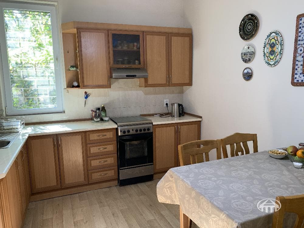 House · 3 rooms · 316 m² · Kentron