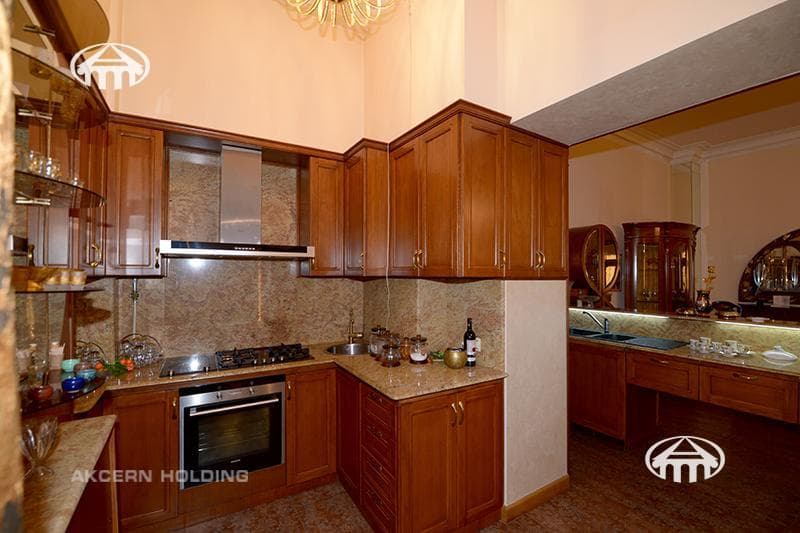 Apartment · 4 rooms · 288 m² · Kentron