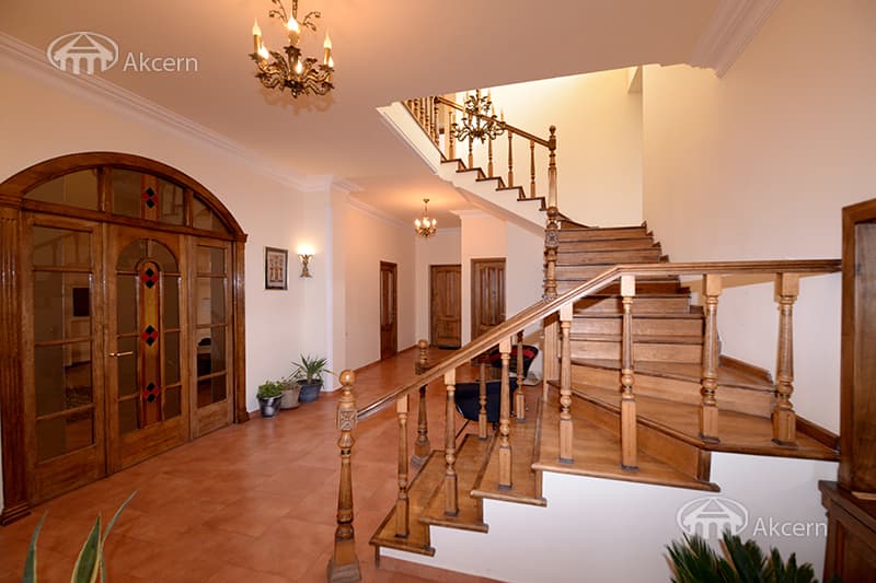 Առանձնատուն · 6 սեն. · 532 մ² · Զովունի