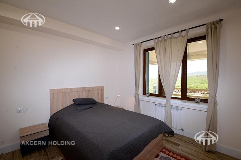 Mansion · 4 rooms · 244 m² · Saghmosavan