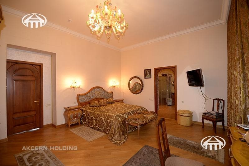 Apartment · 4 rooms · 288 m² · Kentron