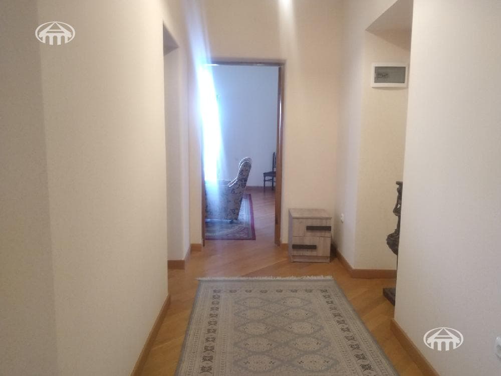 Առանձնատուն · 9 սեն. · 540 մ² · Կենտրոն