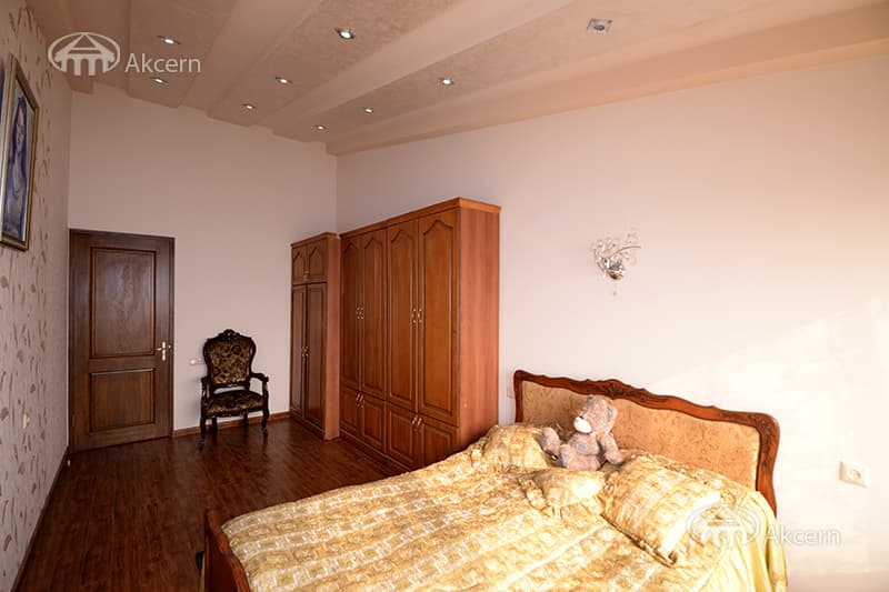 Apartment · 4 rooms · 162 m² · Arabkir
