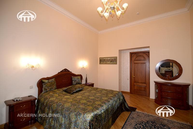 Apartment · 4 rooms · 288 m² · Kentron