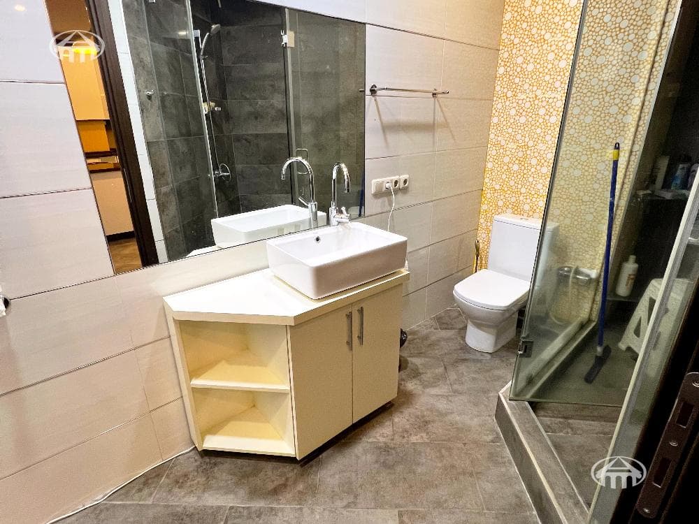 Квартира · 3 комн. · 108 м² · Кентрон