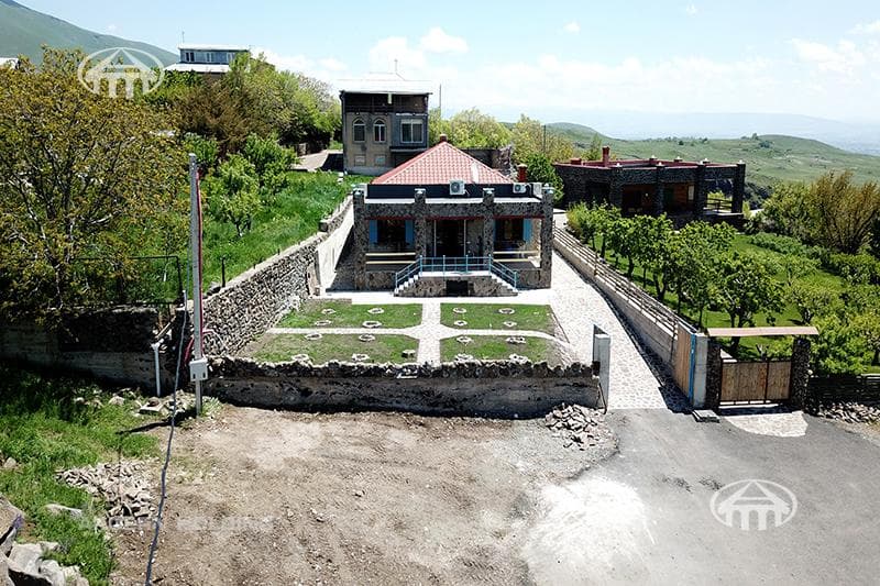 Mansion · 4 rooms · 244 m² · Saghmosavan