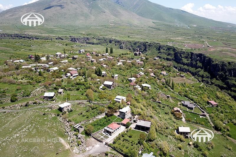 Mansion · 4 rooms · 244 m² · Saghmosavan