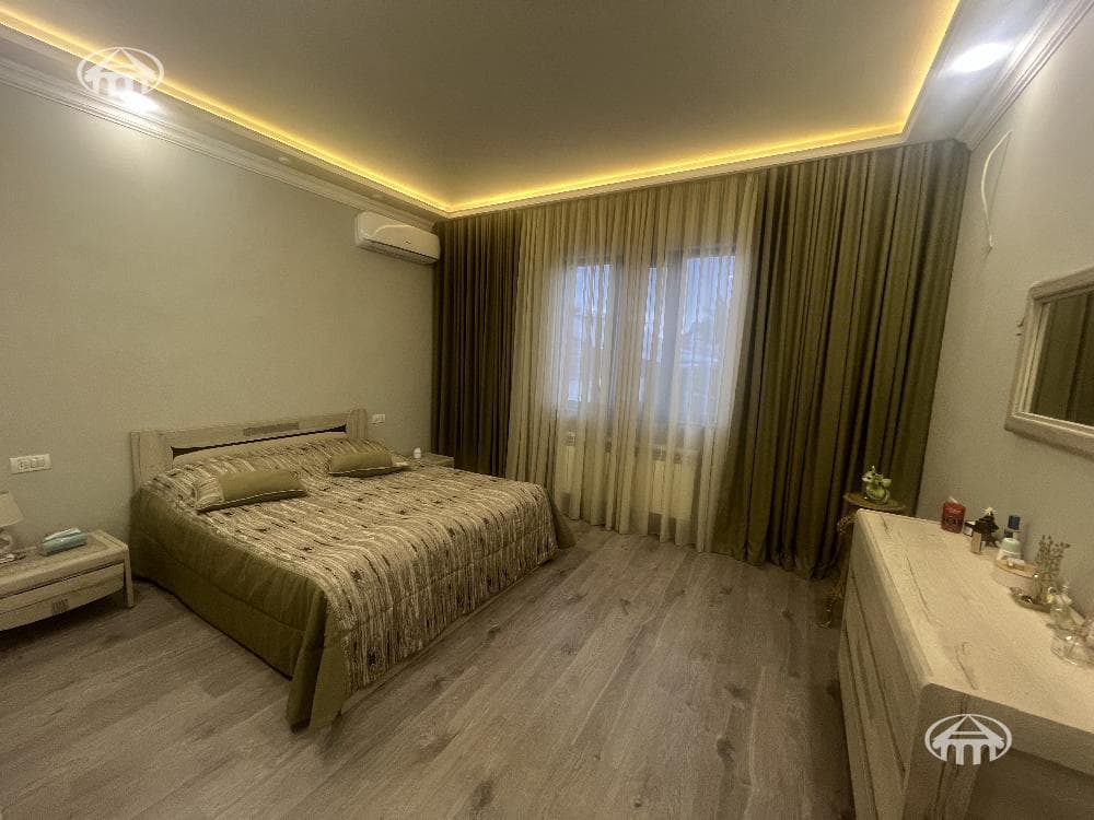 Առանձնատուն · 5 սեն. · 205 մ² · Շենգավիթ
