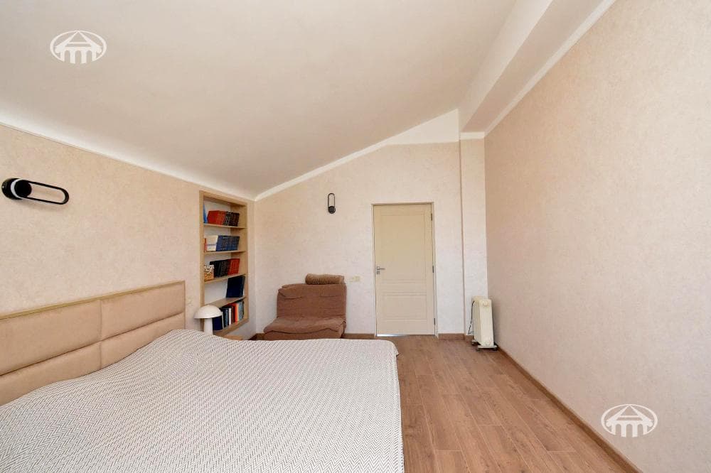 Особняк · 4 комн. · 272 м² · Птгни