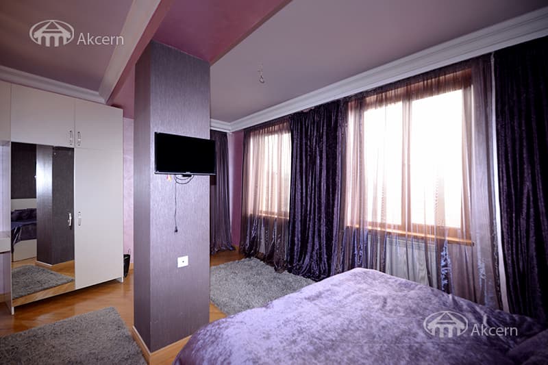 Квартира · 3 комн. · 179 м² · Арабкир