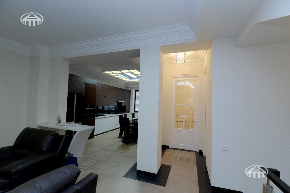 Mansion · 5 rooms · 600 m² · Arabkir