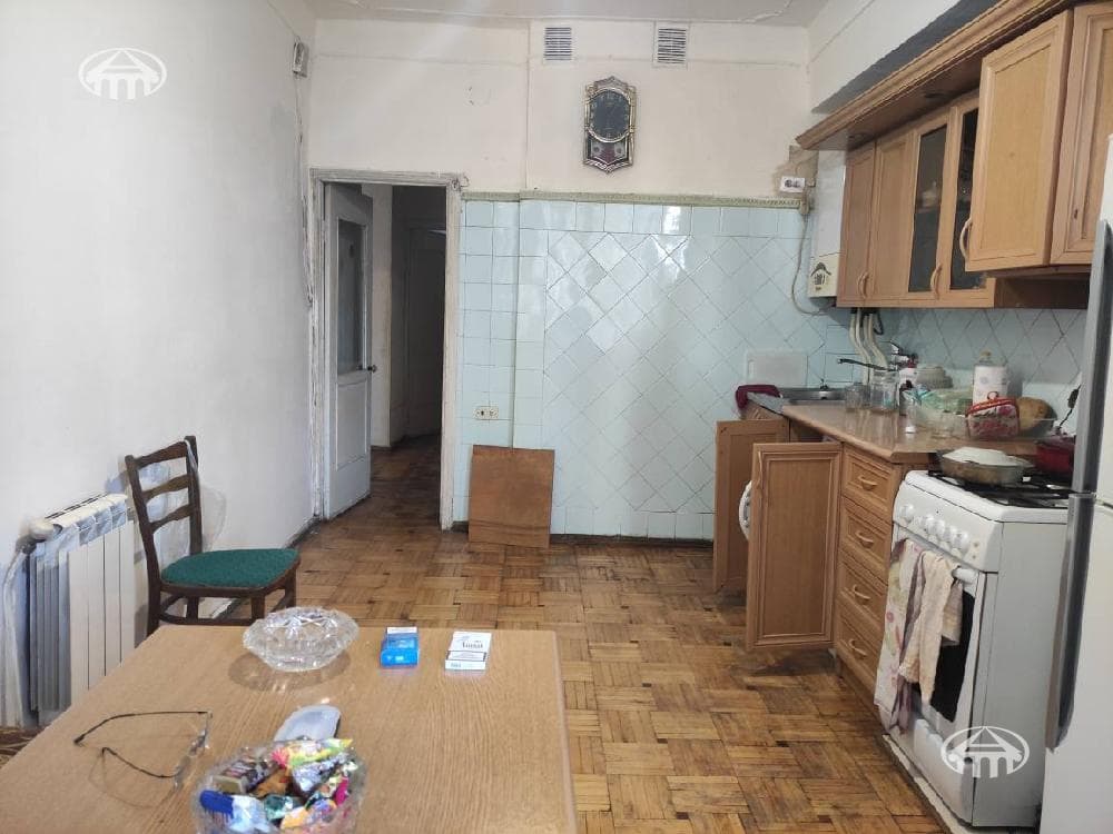 Apartment · 3 rooms · 95 m² · Kentron