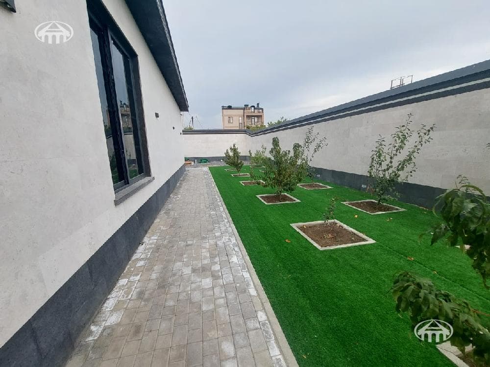 Особняк · 5 комн. · 370 м² · Аджапняк