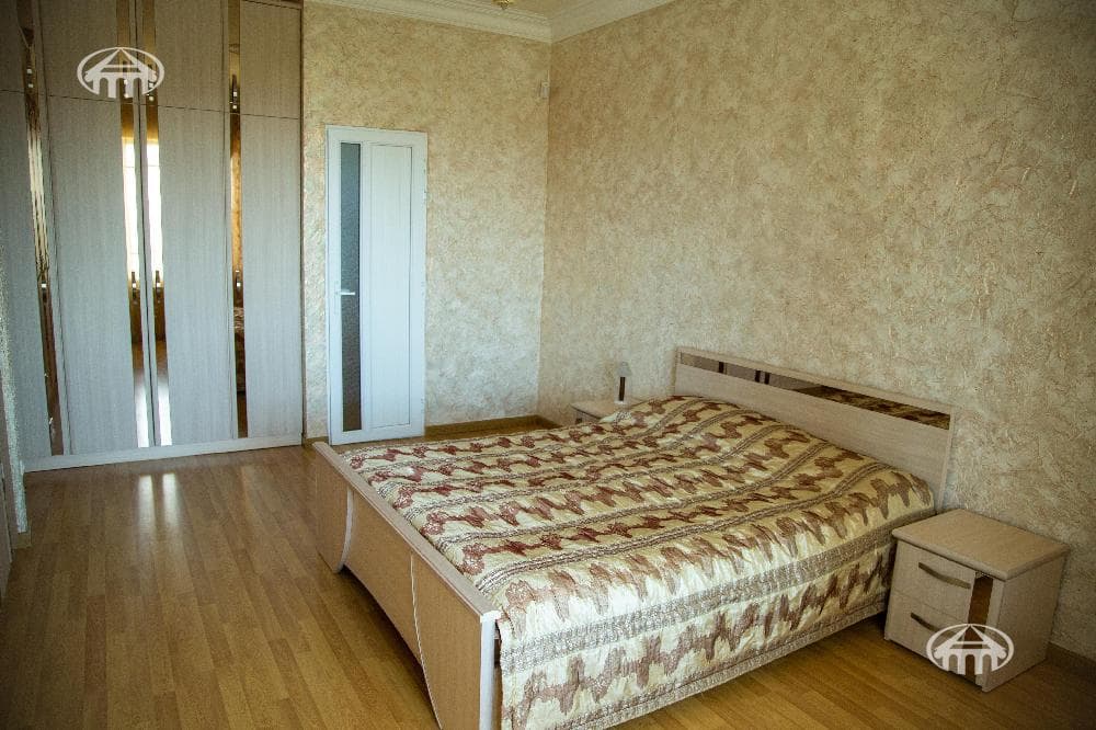 Առանձնատուն · 6 սեն. · 423 մ² · Պտղնի