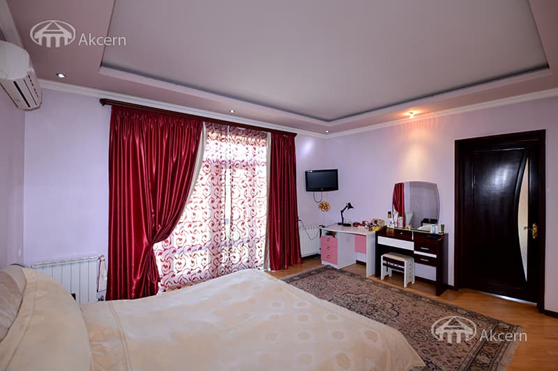 Дом · 5 комн. · 342 м² · Давташен
