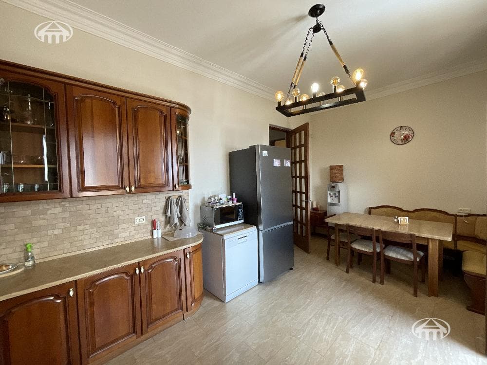 Mansion · 7 rooms · 700 m² · Arabkir