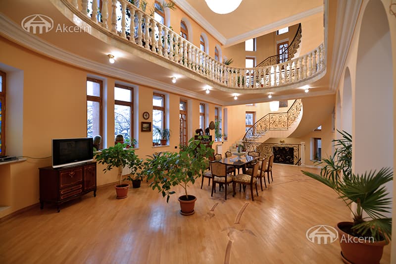 Mansion · 9 rooms · 680 m² · Arabkir