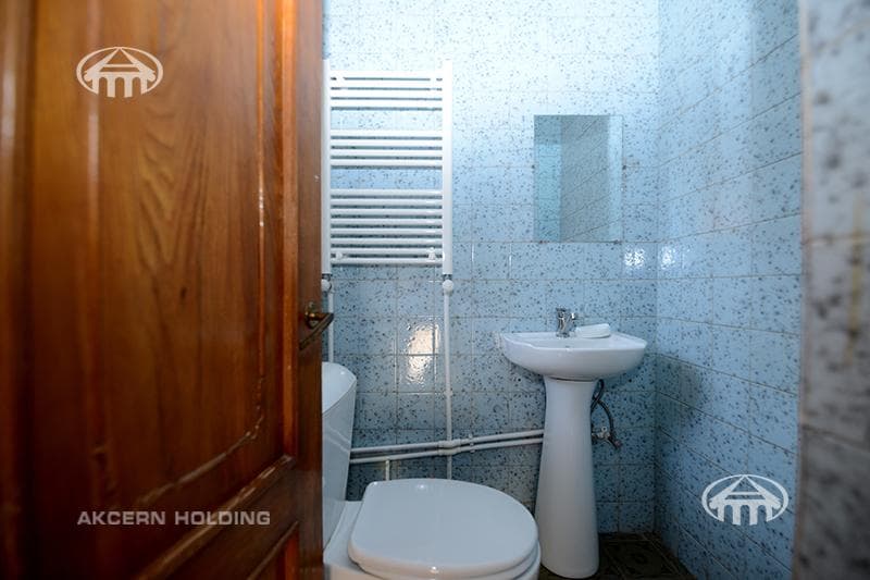 Mansion · 5 rooms · 350 m² · Garni