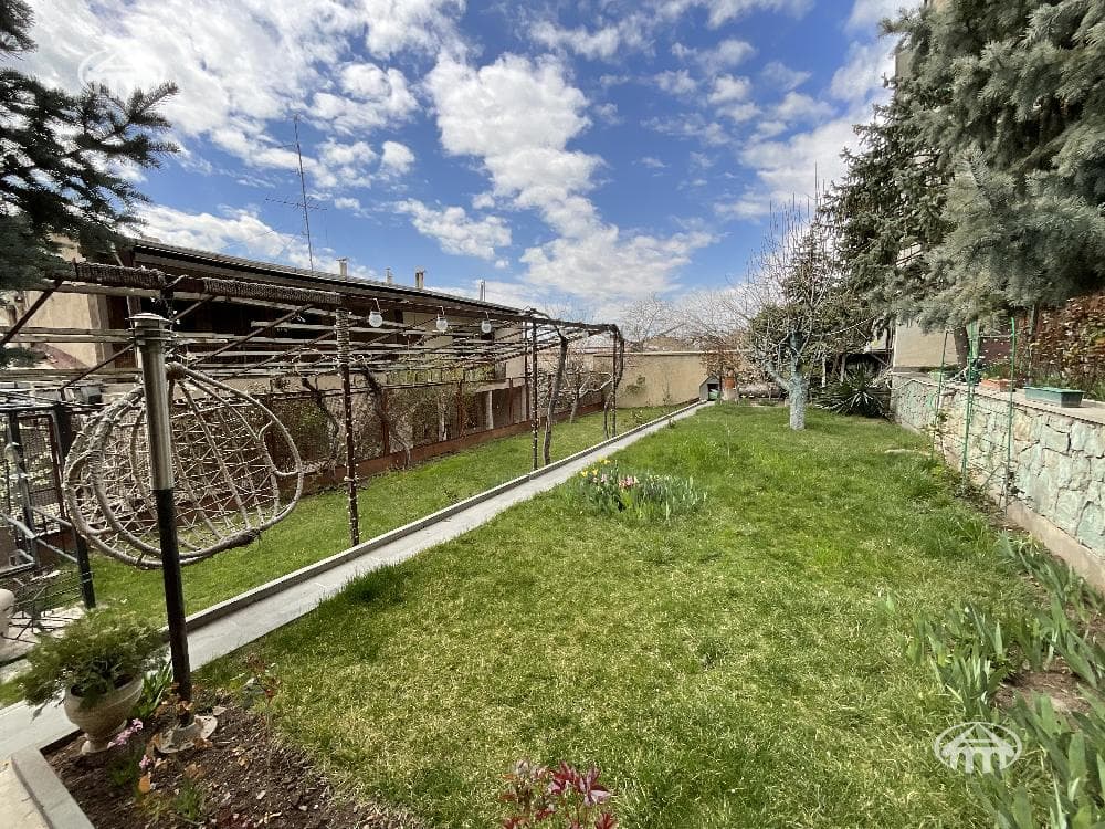 Mansion · 7 rooms · 700 m² · Arabkir