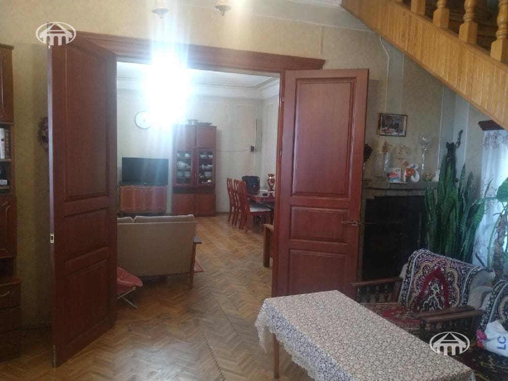 Առանձնատուն · 5 սեն. · 300 մ² · Էրեբունի