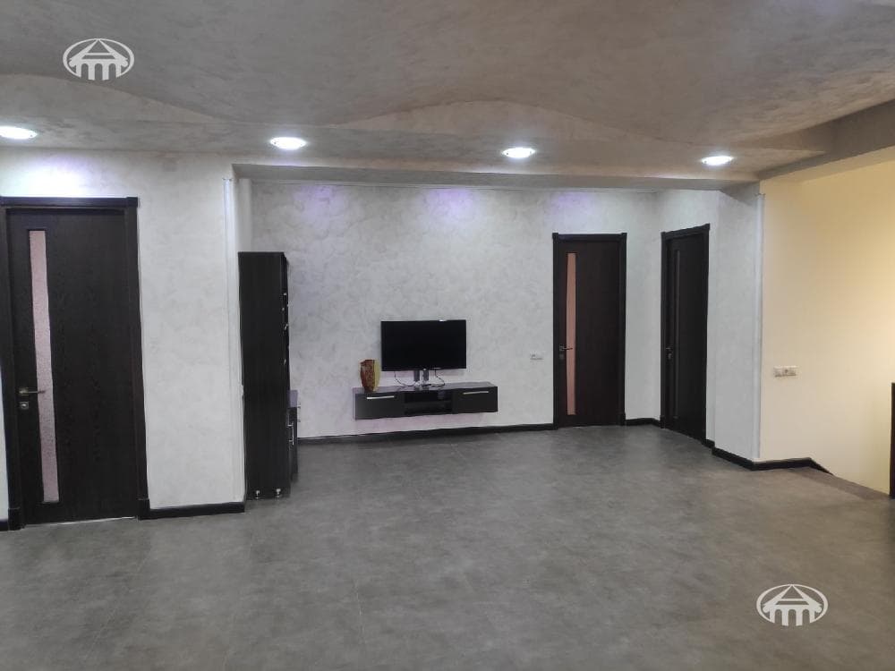 Առանձնատուն · 5 սեն. · 463 մ² · Արագյուղ