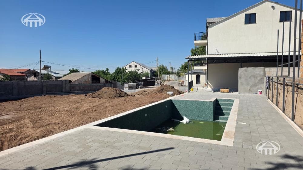 Առանձնատուն · 4 սեն. · 301 մ² · Պտղնի — Լուսանկար 2 / 8
