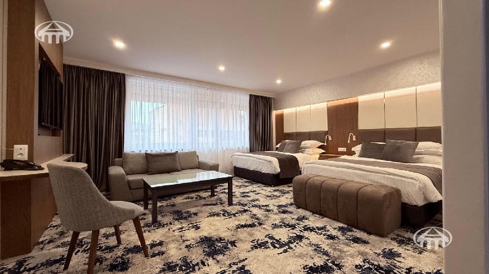 Hotel · 9 rooms · 2,900 m² · Kentron