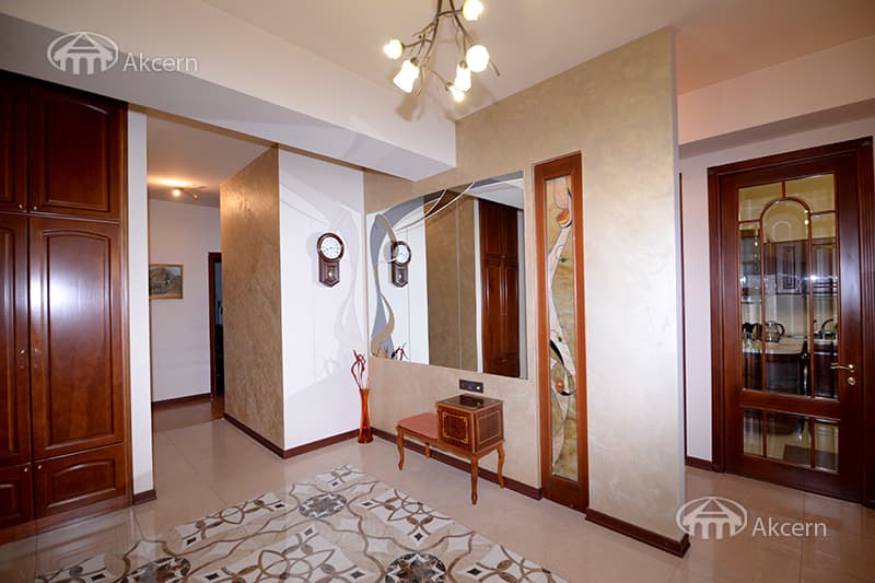 Квартира · 4 комн. · 186 м² · Кентрон