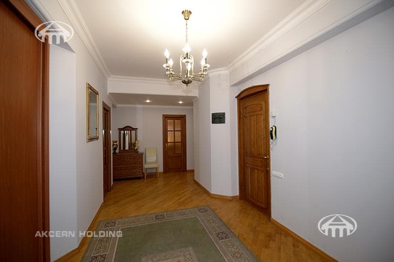 Apartment · 3 rooms · 142 m² · Kentron