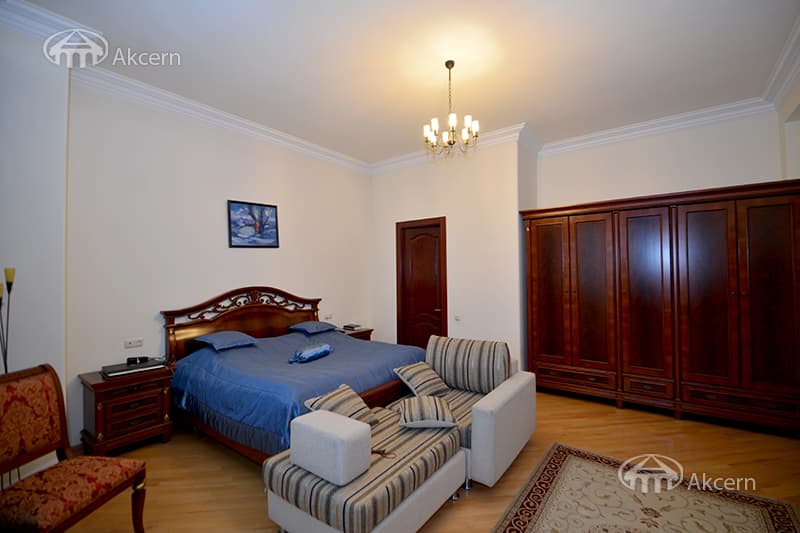 Особняк · 6 комн. · 437 м² · Аван