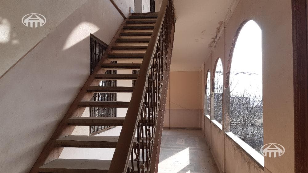 Mansion · 9 rooms · 1,117 m² · Arzni