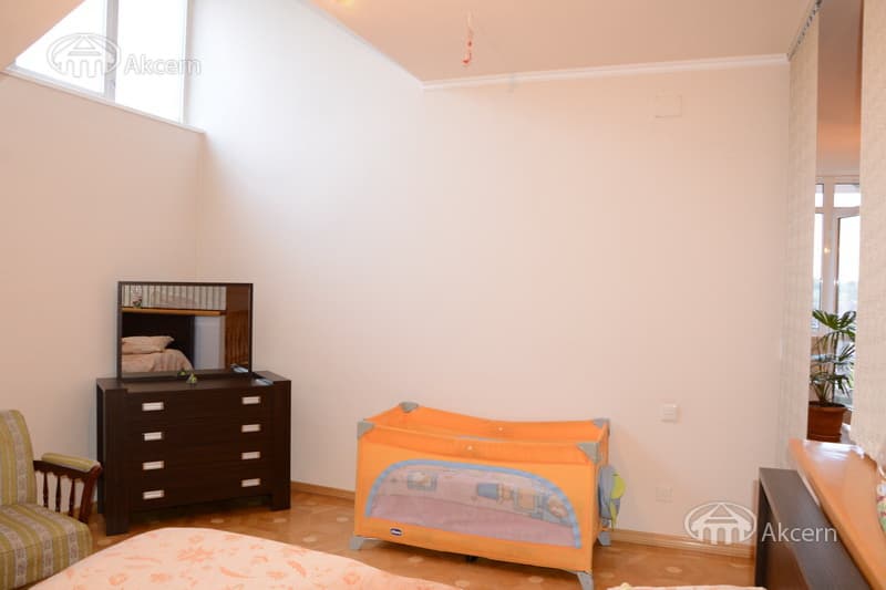 House · 6 rooms · 250 m² · Arabkir