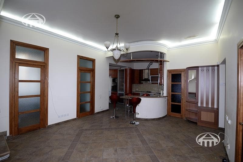Բնակարան · 4 սեն. · 166 մ² · Կենտրոն