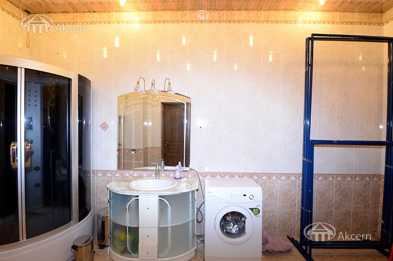 Apartment · 4 rooms · 150 m² · Kentron