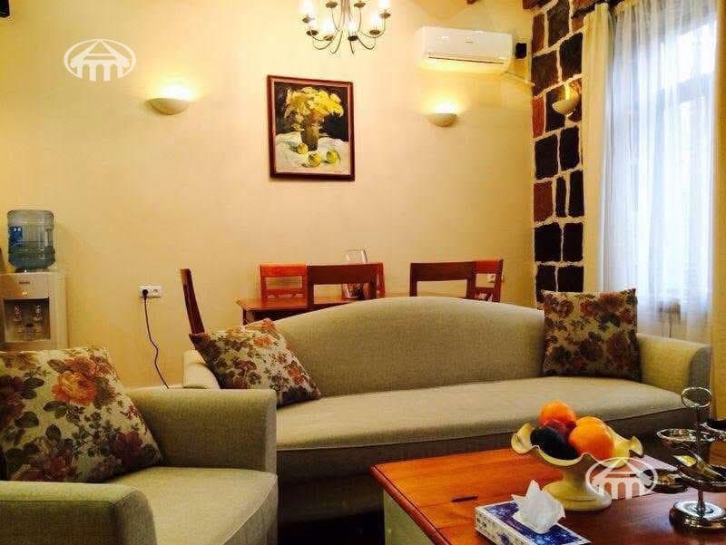Բնակարան · 2 սեն. · 77 մ² · Կենտրոն